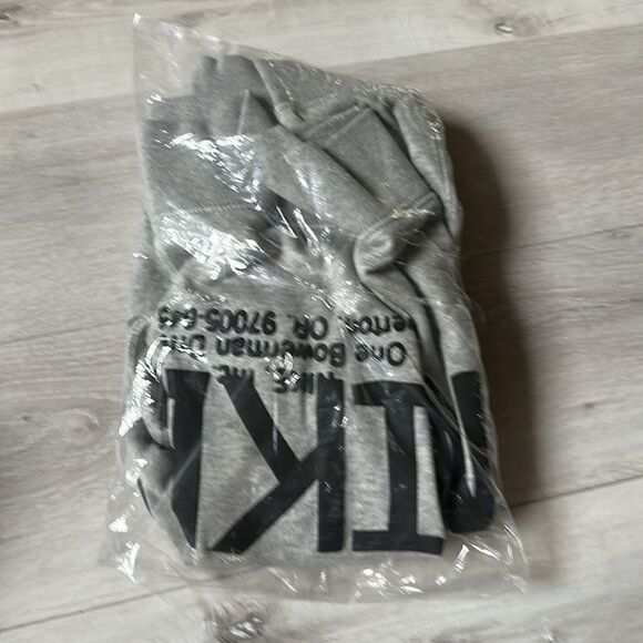 Nike Men's Sportswear French Terry Crew Sweatshirt Size S‎ in Grey NWT - Picture 7 of 7